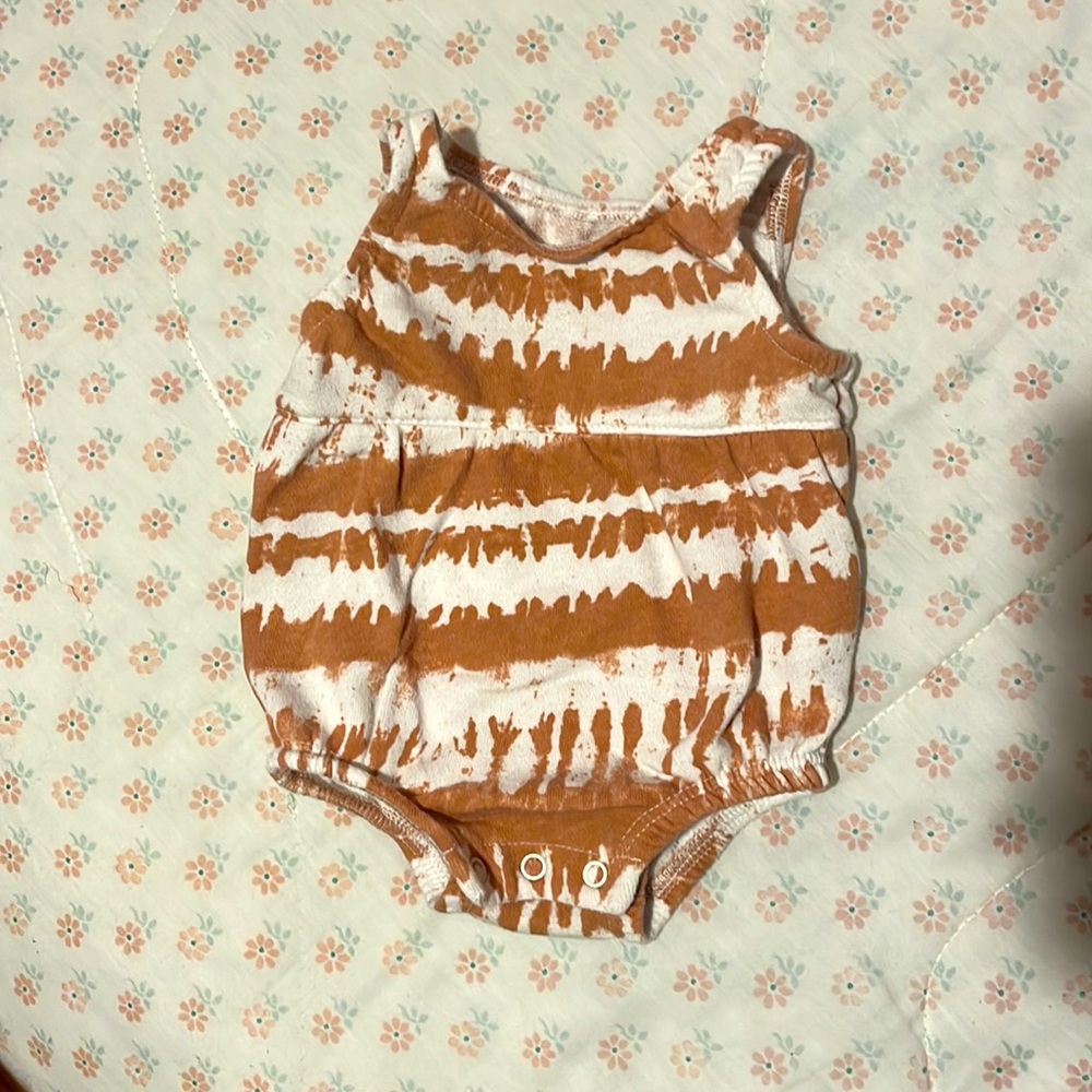Newborn 0-3 month tie dye sleeveless bubble onesie